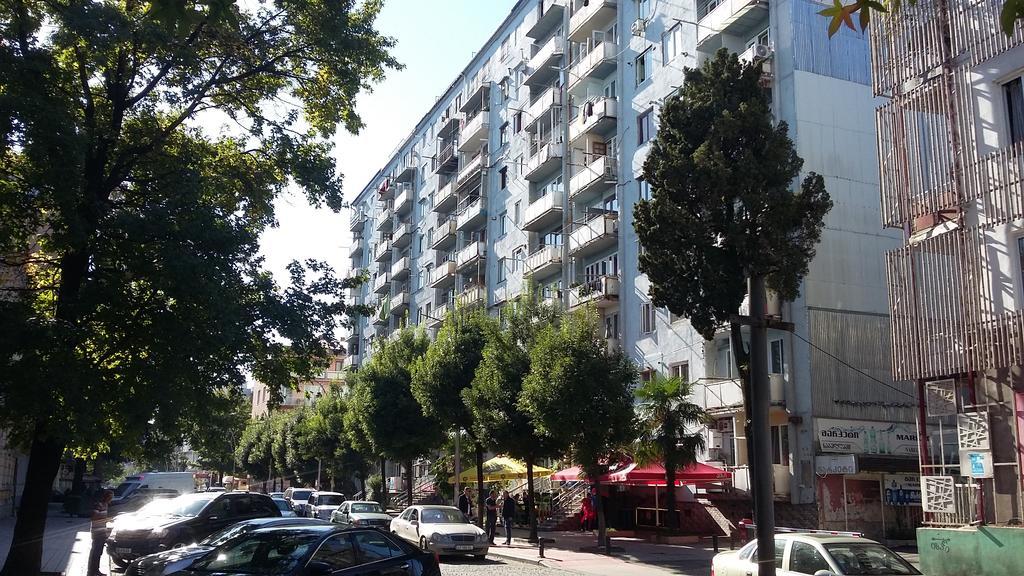 Nellie'S Apartment Batumi Exterior photo